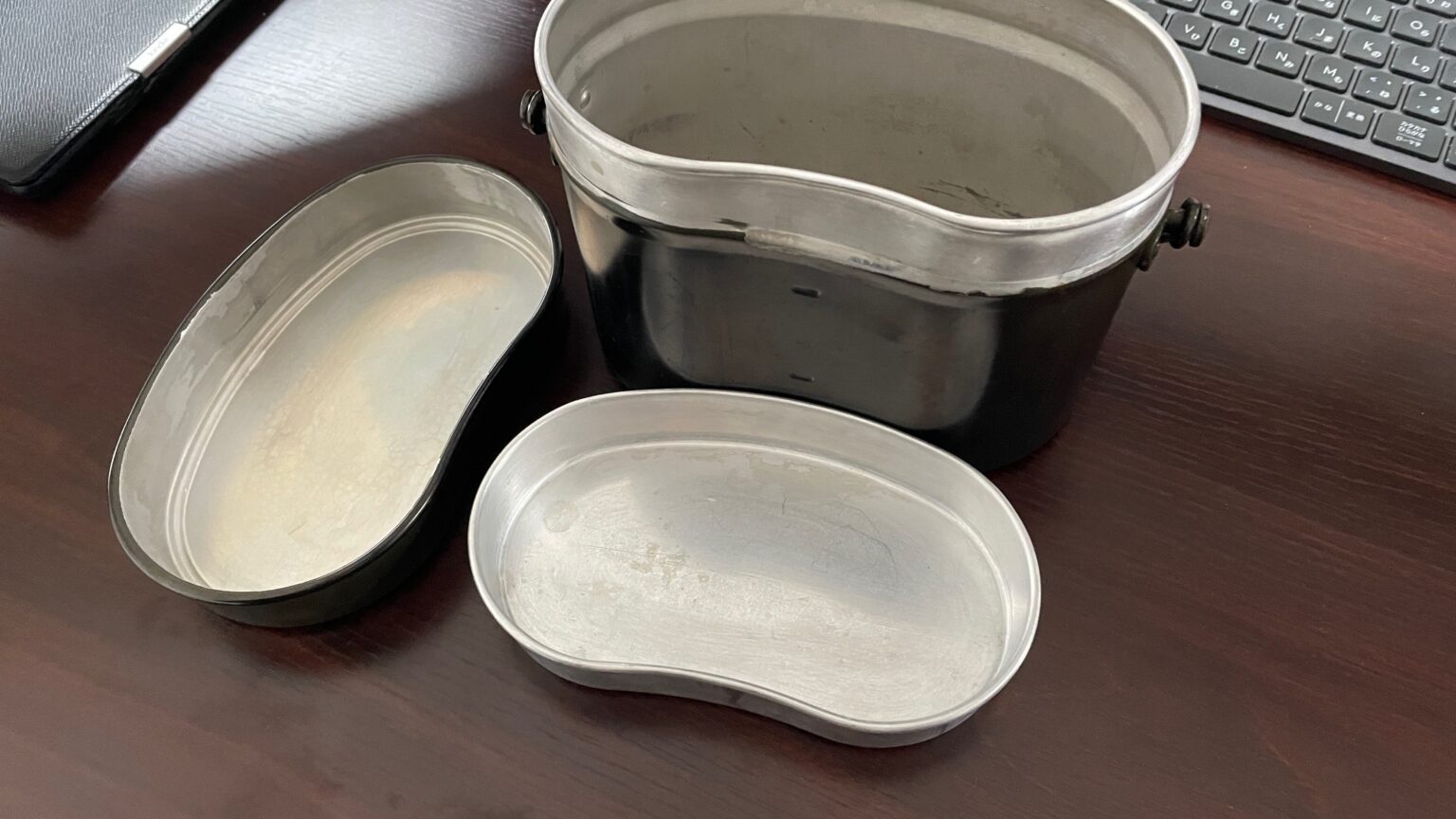 兵式飯盒が最強と言われる理由とキャンプで役立つ便利な使い方を徹底解説 | ドルバッコ