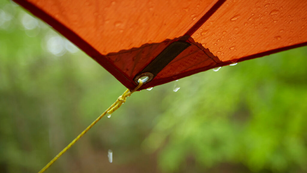 テントと雨